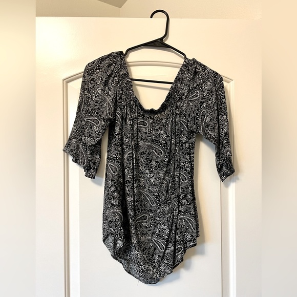 Old Navy Off Shoulder Blouse - Picture 1 of 2